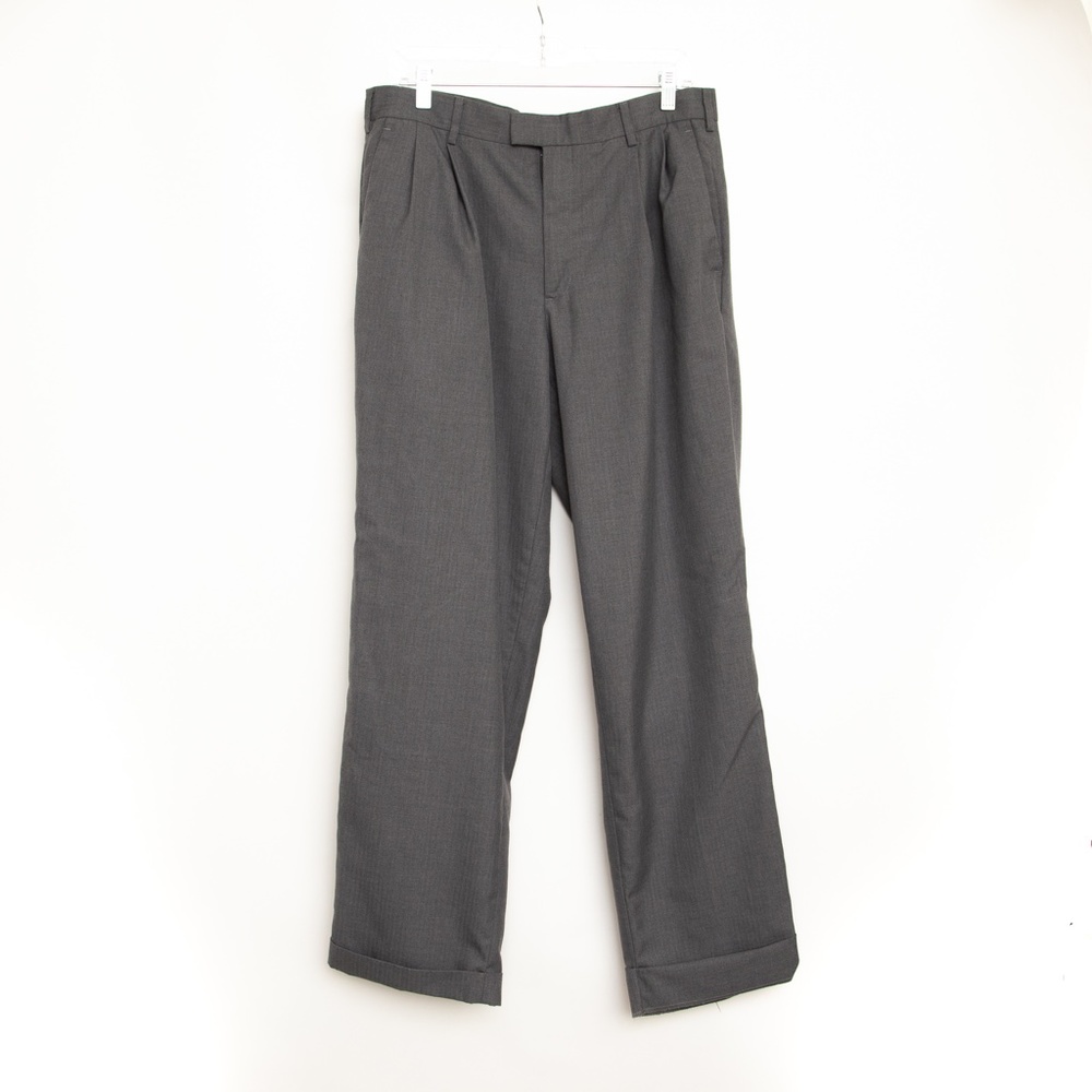 Dockers Men's 34x32 Relaxed Fit Gray Slacks / Dress Pants - Gray
